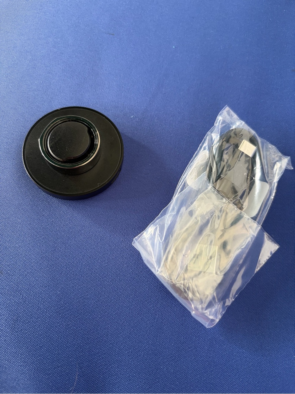Oura Black Wireless Charging Dock with USB Cable